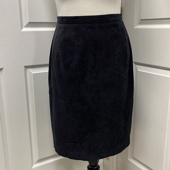 Dresses & Skirts - Black Brushed Skirt Size 18